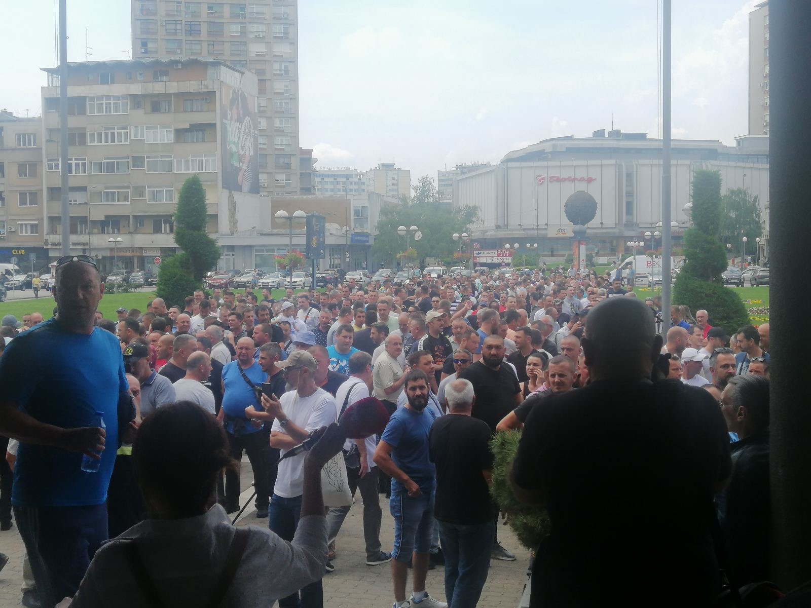 RADNICI FIJATA ISPRED SKUPŠTINE GRADA KRAGUJEVAC Premijerka Brnabić: Prekršili su dogovor