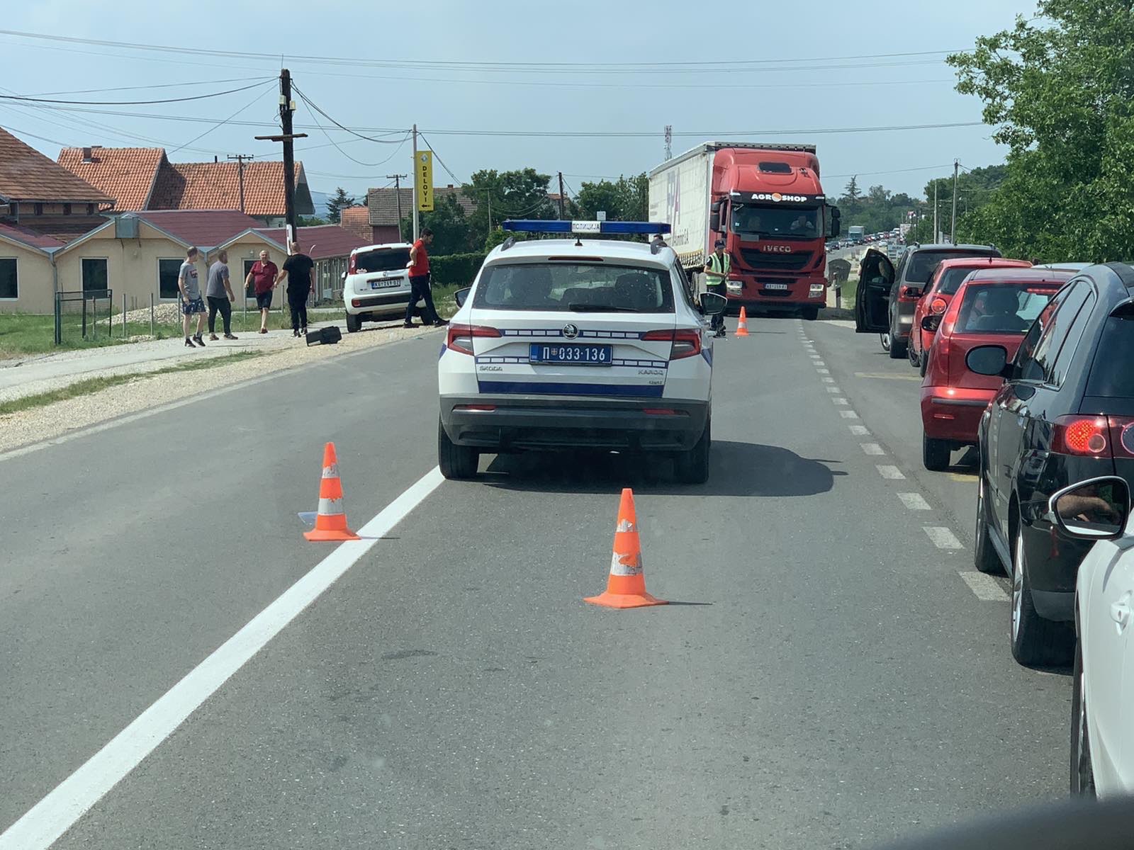 TEŠKA SAOBRAĆAJNA NESREĆA U naselju Desimirovac. OBOREN motociklista.