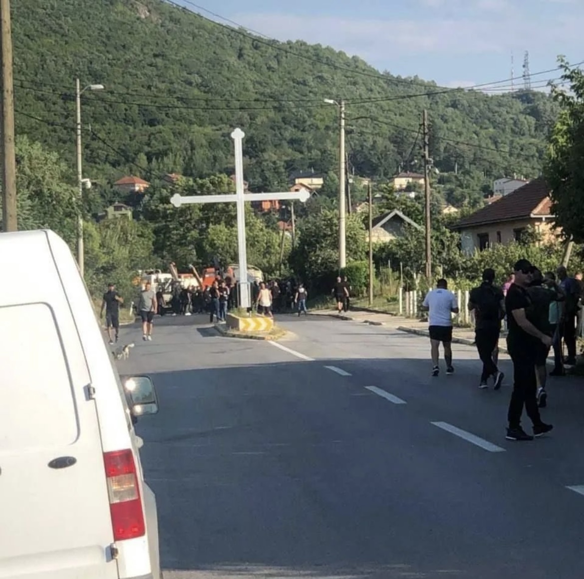 UŽIVO! NAPETO NA SEVERU KOSMETA: Narod postavio blokade u mestima Rudare i Zupče, Kurtijeva policija zatvorila Brnjak (VIDEO)