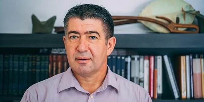 ČUDO NEVIĐENO: Kragujevčanin se predstavlja kao PISAC a ne FERMAJU ga čak ni UKS i gradska biblioteka