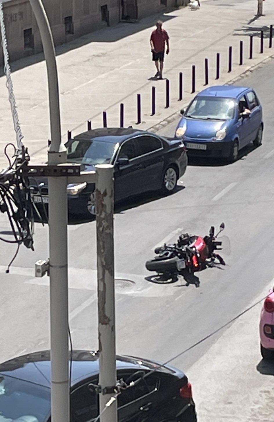 SAOBRAĆANA NESREĆA: Oboren MOTOCIKLISTA U centru KRAGUJEVCA