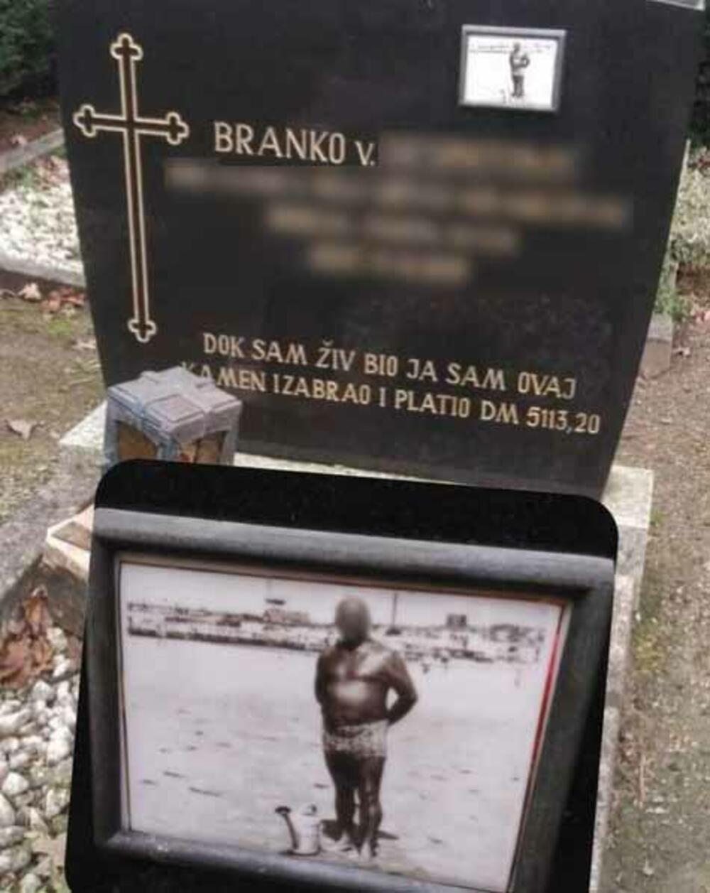 NEMA KO NE ZASTANE PORED GROBA GASTARBAJTERA BRANKA Kao magnet privuče ih slika Srbina a svi se pitaju samo jedno (FOTO)