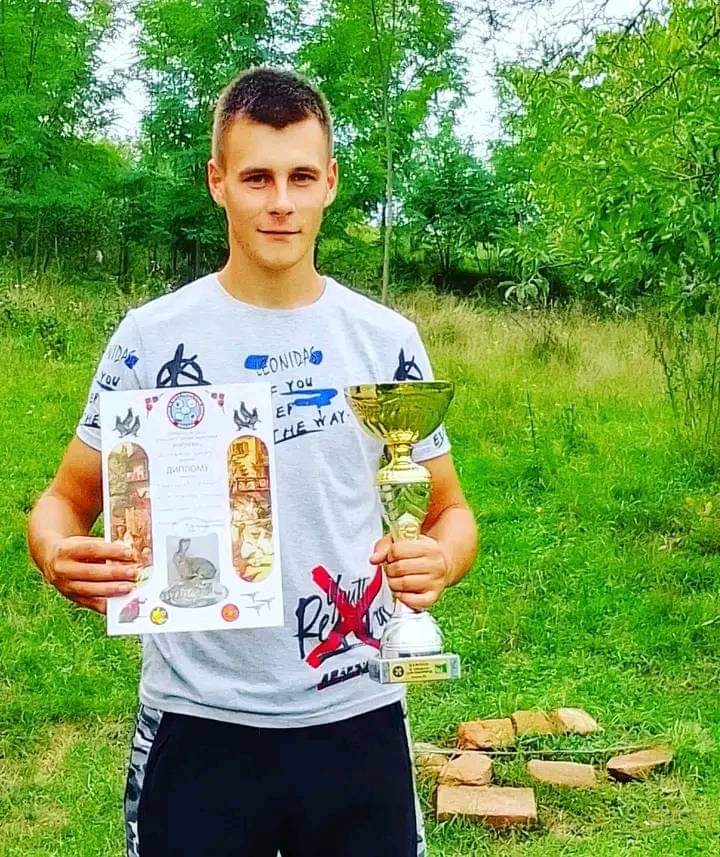 Filip Marković Pobednik sa Banatskim patuljastim gološijanom na Poljoprivrednom sajmu u Kragujevcu