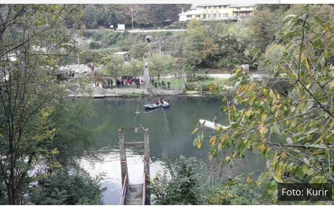 PUKAO NA POLA! Ovako izgleda srušeni most iznad Zapadne Morave kod Ovčar Banje (FOTO)