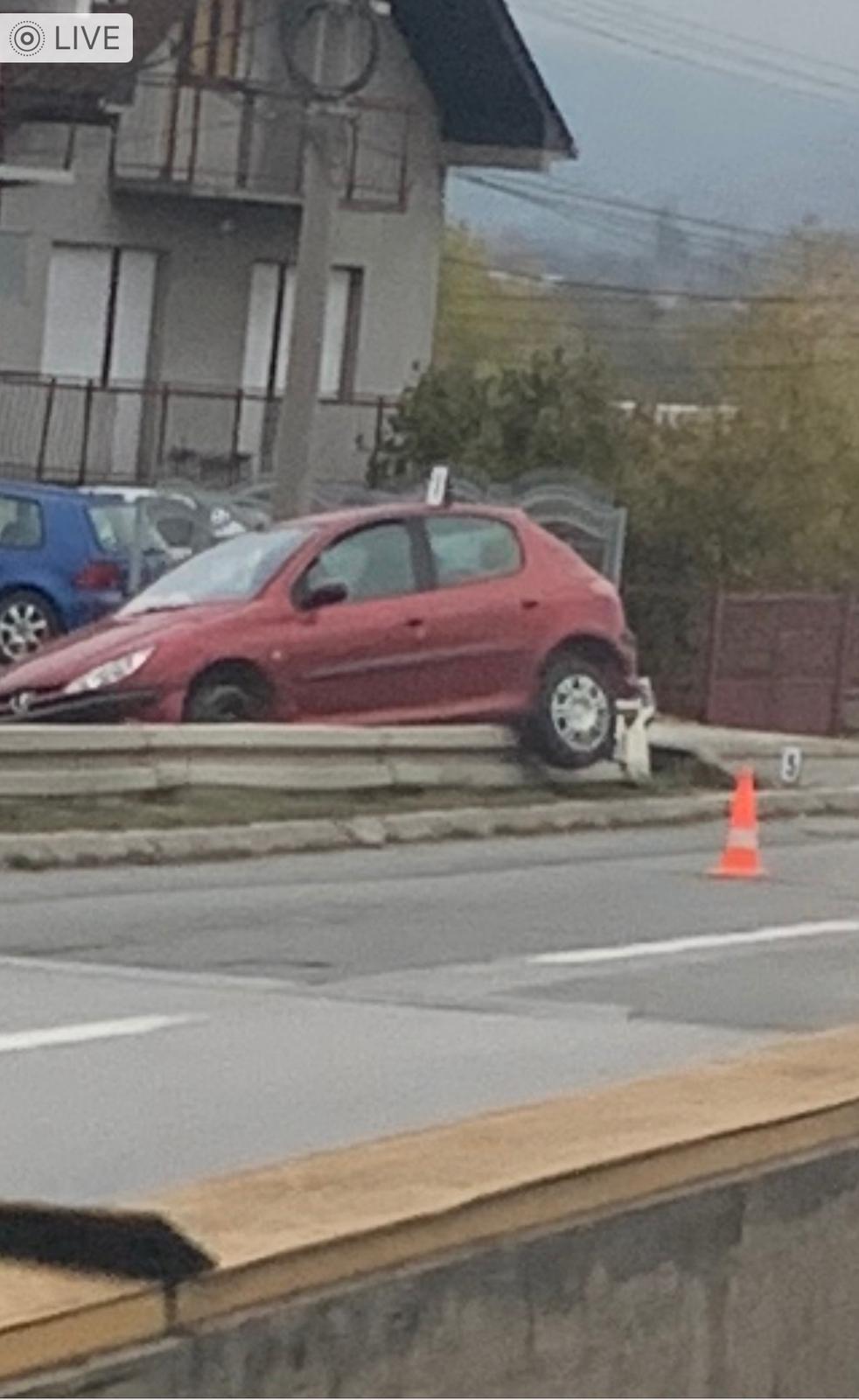 VELIKI UDES U KRAGUJEVCU: Autom probio BANKINU kod stare ZVEZDE.