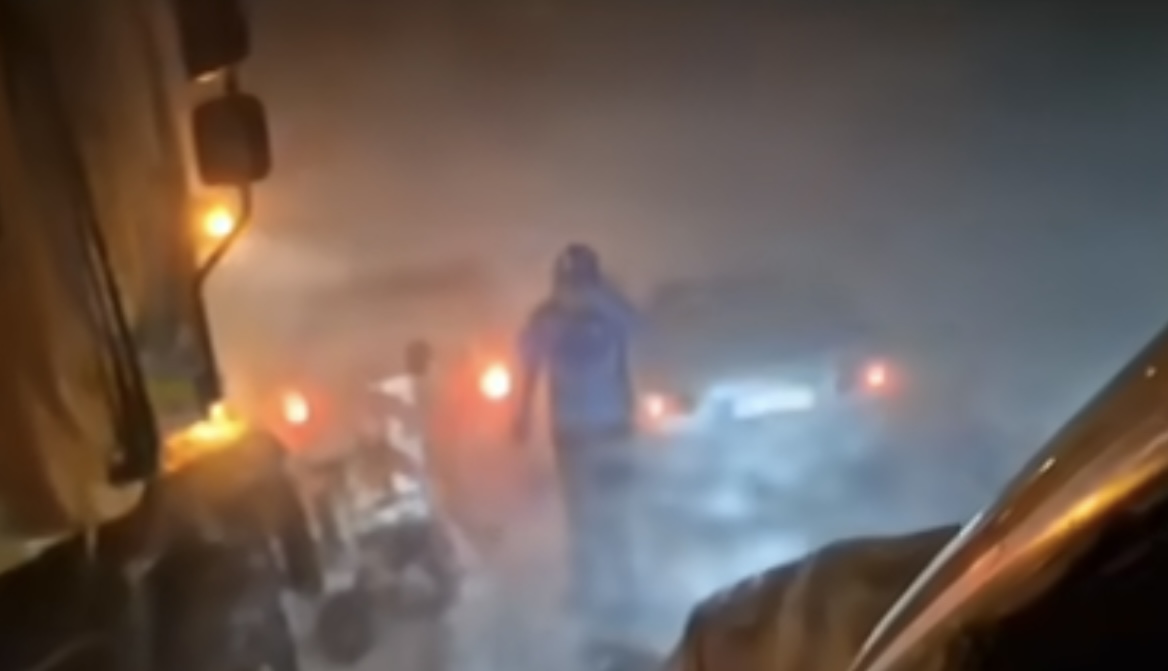 MUP OBJAVIO APEL! NIKAKO NE KREĆITE KA KOPAONIKU: Mećava ne staje, snega ima i pola metra, pogledajte spisak NEPROHODNIH PUTEVA