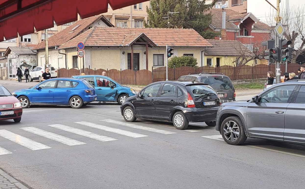 SAOBRAĆAJNA NEZGODA U CENTRU GRADA