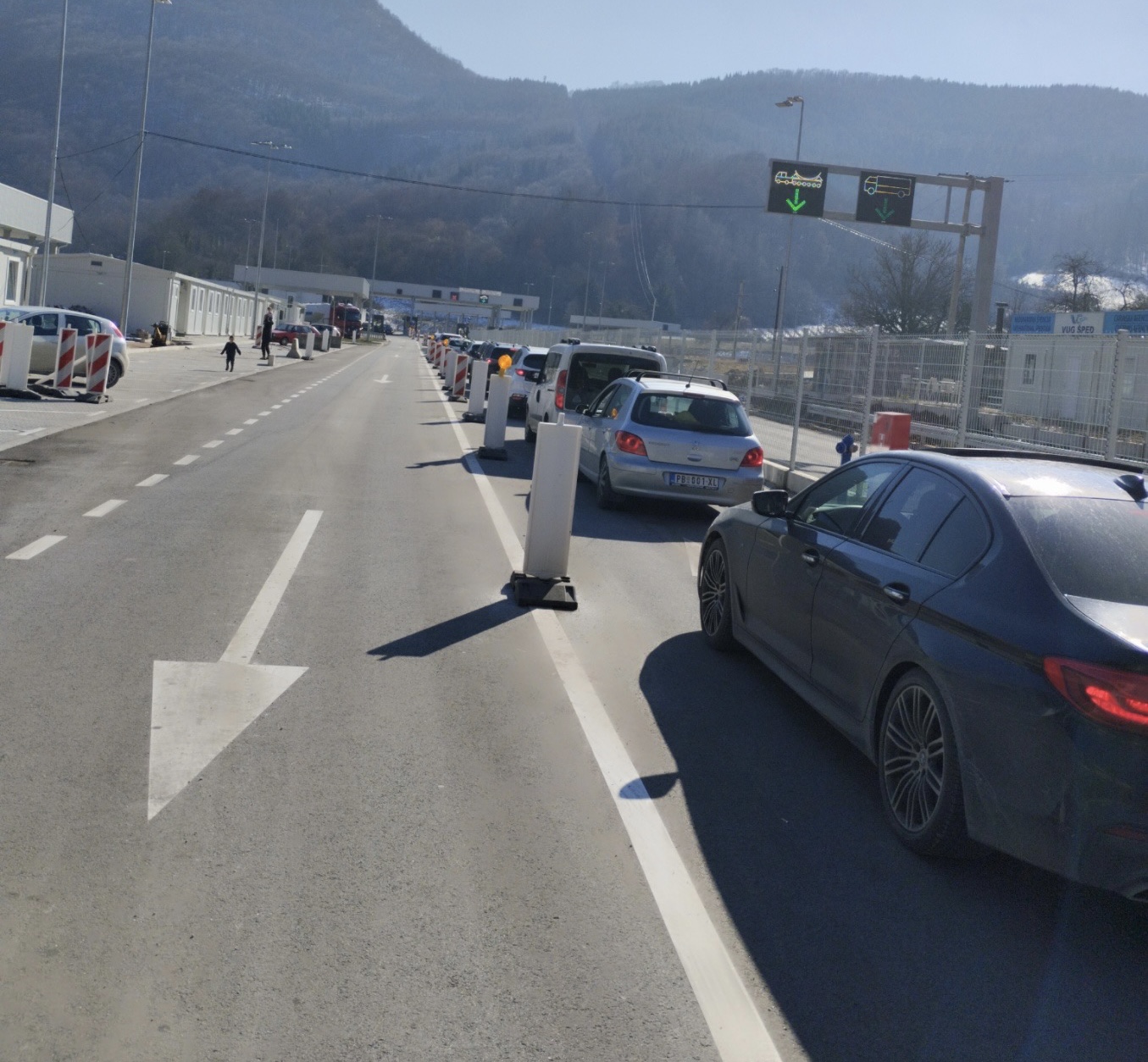 KILOMETARSKE KOLONE NA GRANICI SA CRNOM GOROM: Na izlazu iz naše zemlje se čeka VIŠE SATI, vozači ogorčeni