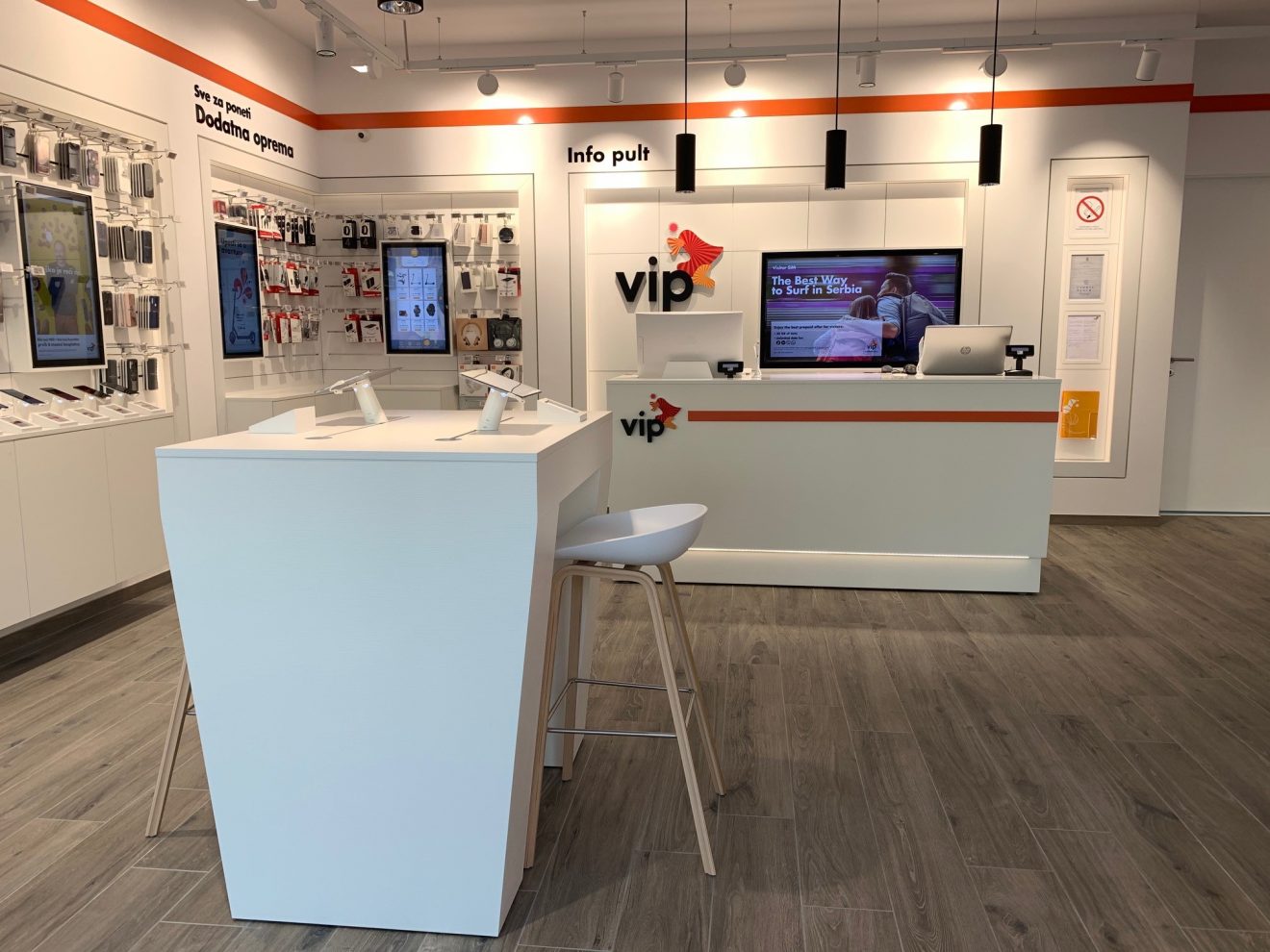 Obijena poslovnica mobilnog operatera VIP u centru KRAGUJEVCA