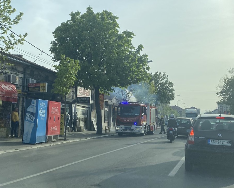 (FOTO) ZAPALIO SE KONTEJNER U CENTRU GRADA: Na MALOJ Vagi Izbio Požar ...