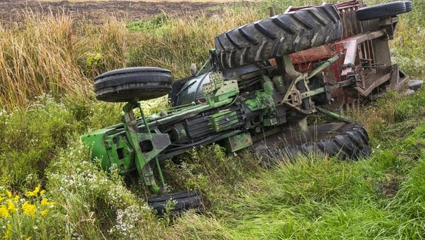 Nesreća kod Kragujevca: Prevrnuo se traktor, poginuo vozač