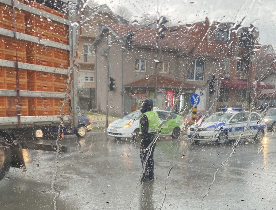 OBOREN PEŠAK U GROŠNICI:Sa povredama prebačen u UKC Kragujevac