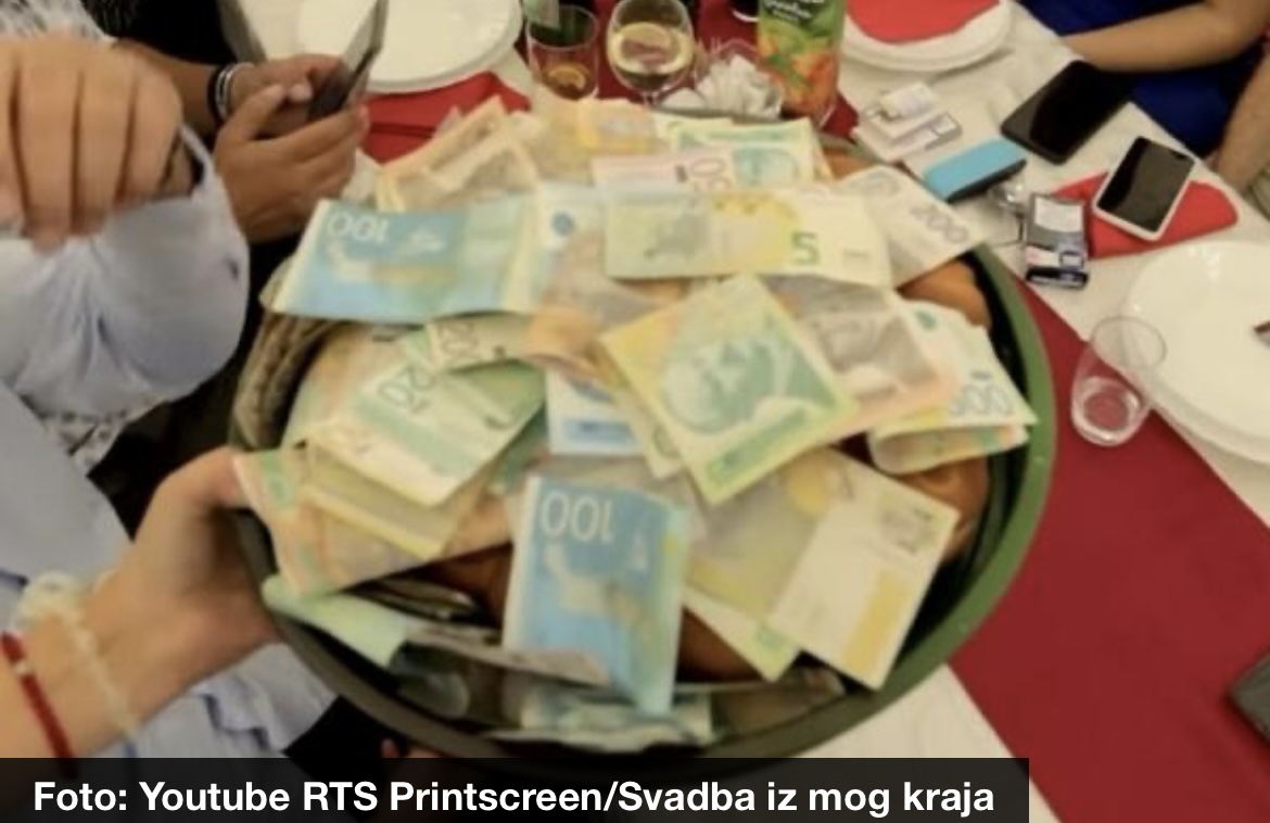 ŠUŠKE LETE NA SVE STRANE, ŠATOR SE TRESE, TORTA NA 19 SPRATOVA: Dva se dana slavilo! Šumadijska svadba za 1.000 svatova
