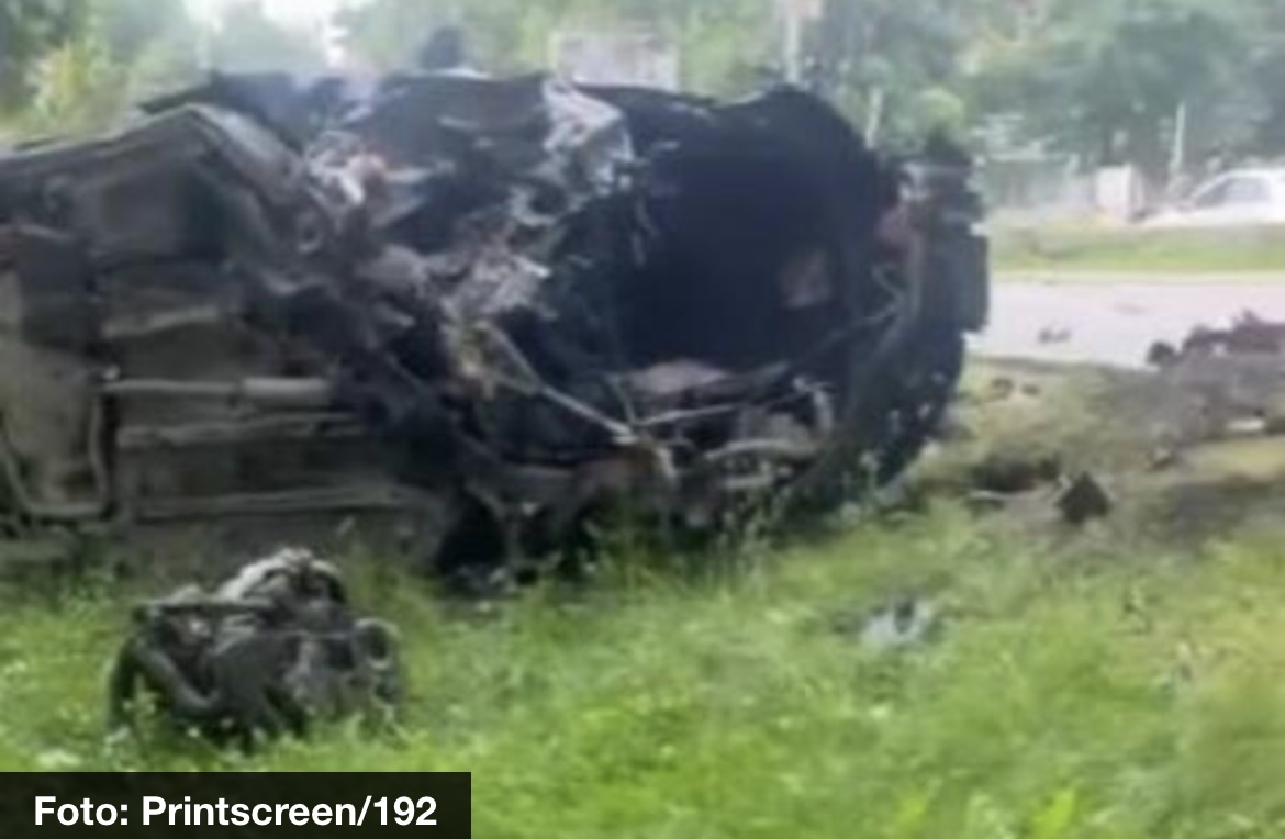 (VIDEO)TEŠKA SAOBRAĆAJNA NESREĆA: Oba automobila uništena u žestokom sudaru