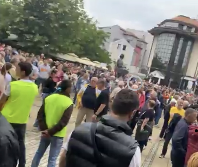 (FOTO ) ŠTA je sa OPOZICIJOM? U Kragujevcu tek oko 1000 ljudi. BROJ ispod očekivanog.