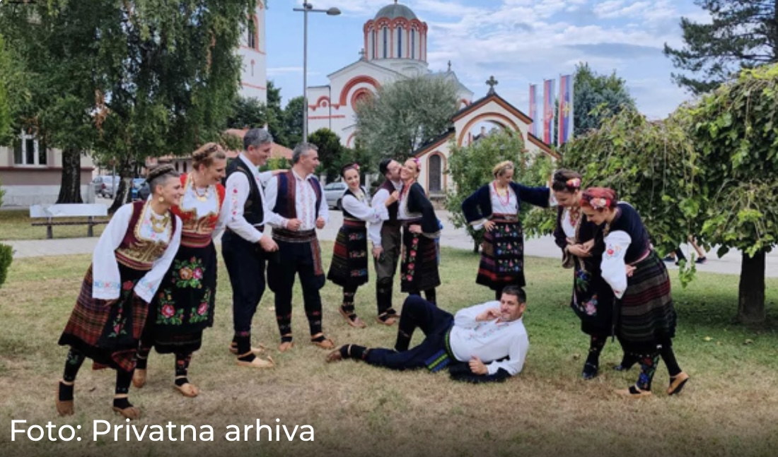 “Prođi Mile kroz naš kraj, pa da vidiš šta je raj”: Koncert veterana folklora u Drugoj gimnaziji