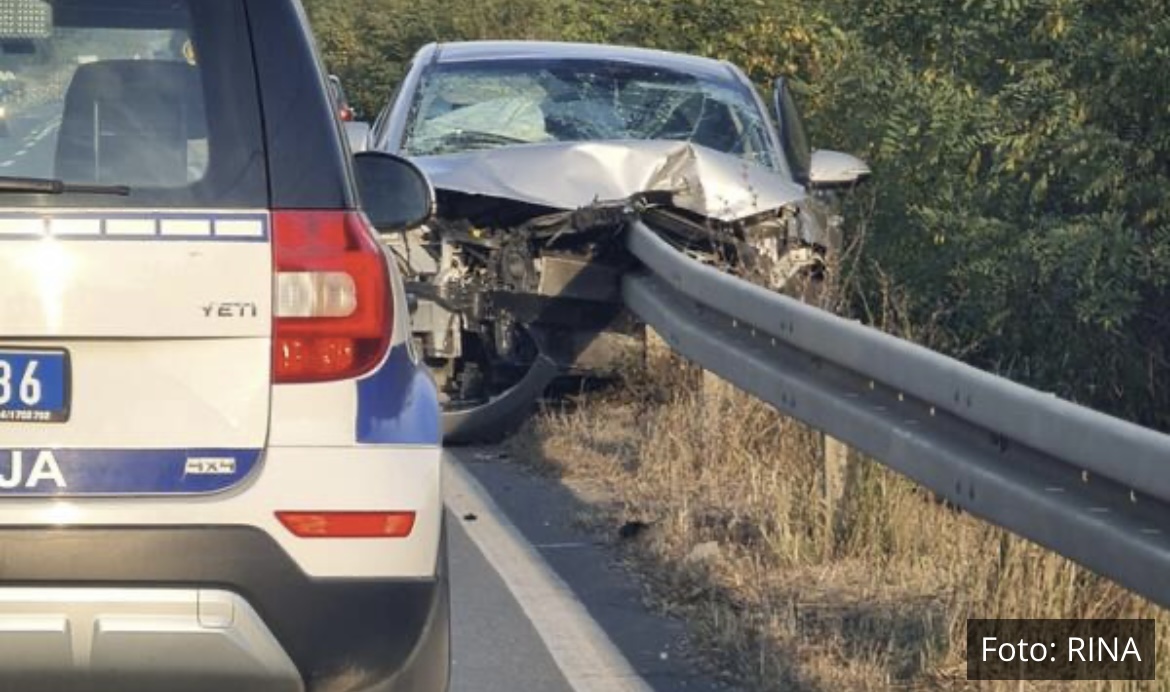 OGRADA PROŠLA KROZ ČITAV  AUTO! Stravična saobraćajka na putu Čačak-Kragujevac: Automobil sleteo s puta, ima POVREĐENIH