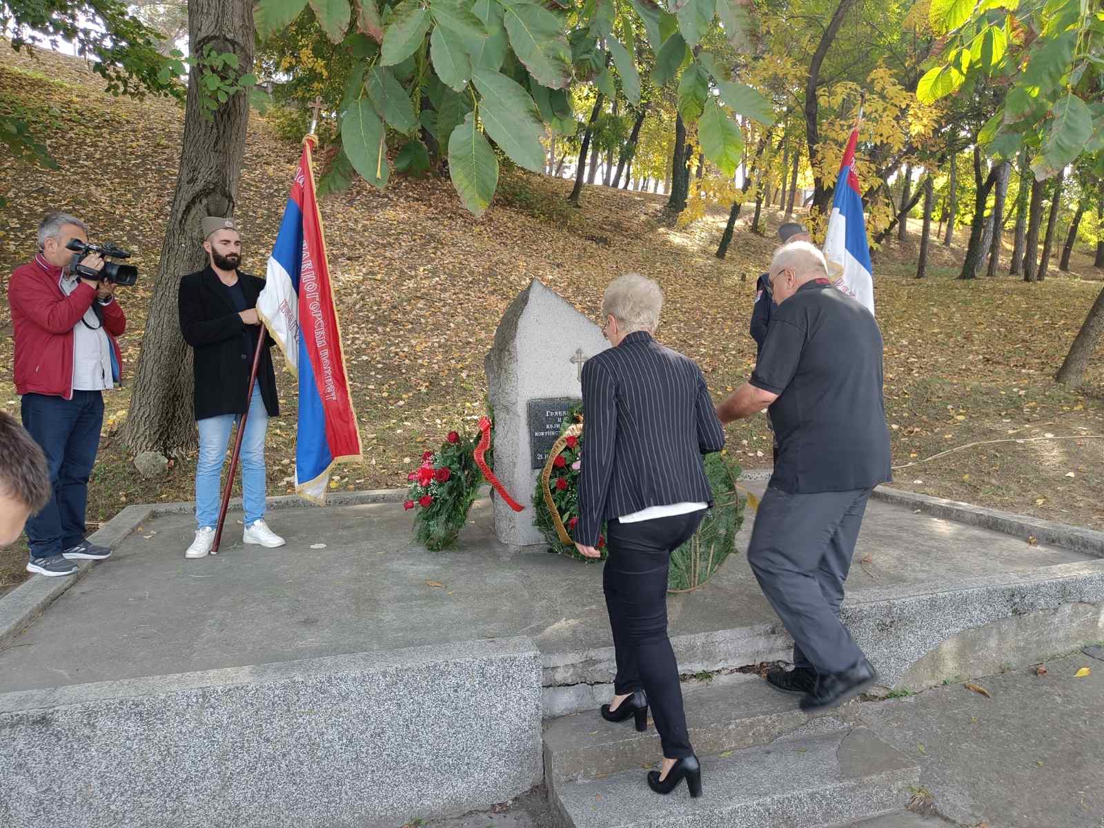 POKS KRAGUJEVAC POLOŽIO VENAC NEVINO STRADALIM ŽRTVAMA OD STRANE KOMUNISTIČKOG TERORA!