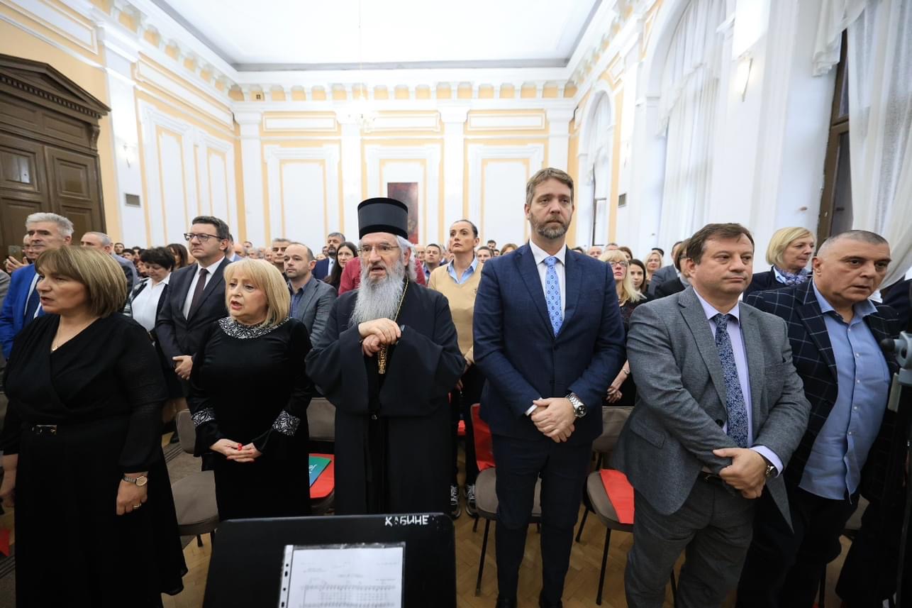 Na Svečanoj akademiji uručene su zahvalnice Ministarstvu prosvete RS, Gradu Kragujevcu, Eparhiji šumadijskoj, Univerzitetu u Kragujevcu i Školskoj upravi Kragujevac