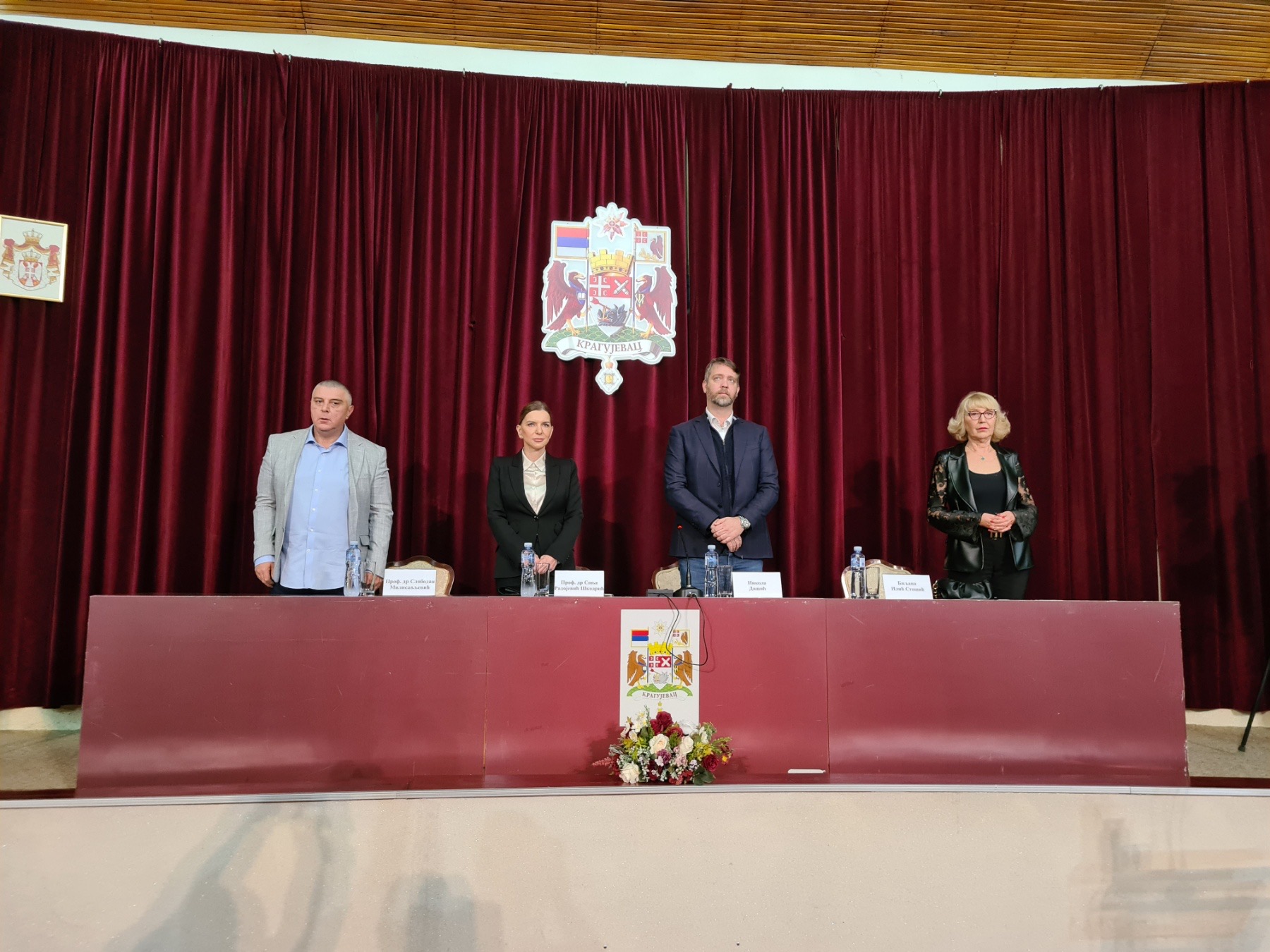 (FOTO/VIDEO)ODRŽAN svečani PRIJEM za HEROJE KOVIDA u zgradi kragujevačke OPŠTINE: PRISUSTVOVALA I Sanja Radojević Škodrić