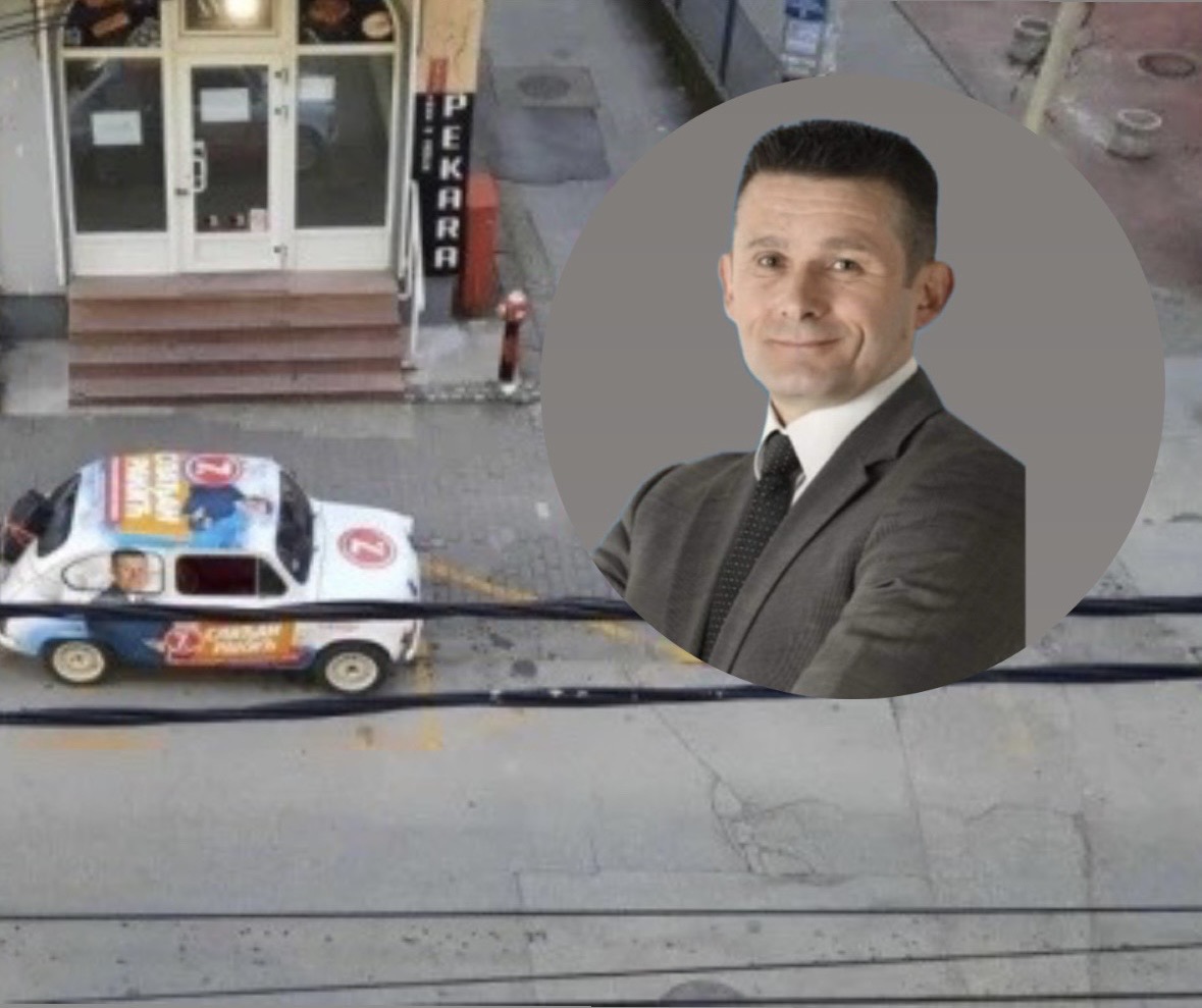 (Foto) RAKIĆ se BAHATI i STAJE na mesto za INVALIDE, dok u SRED RADNOG vremena sprovodi KAMPANJU. Sve to NAROD PLAĆA i trpi kroz njegovu platu u JKP Šumadija.