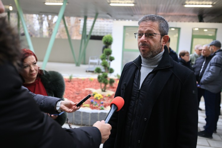 Pijacu sa 200 novih tezgi otvorio je Marko Vujnović direktor JKP Šumadija