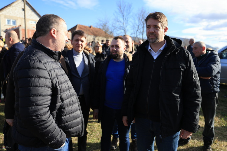 Obilazak radova na izgradnji objekta Mesne zajednice Beloševac