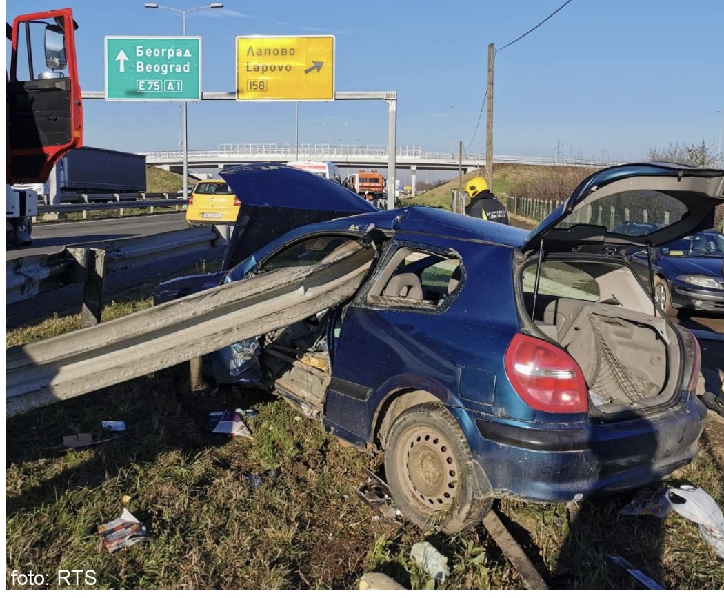 Vozač teško povređen u nesreći kod Lapova