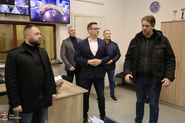 Dašić i Lazović obišli dežurne službe u novogodišnjoj noći
