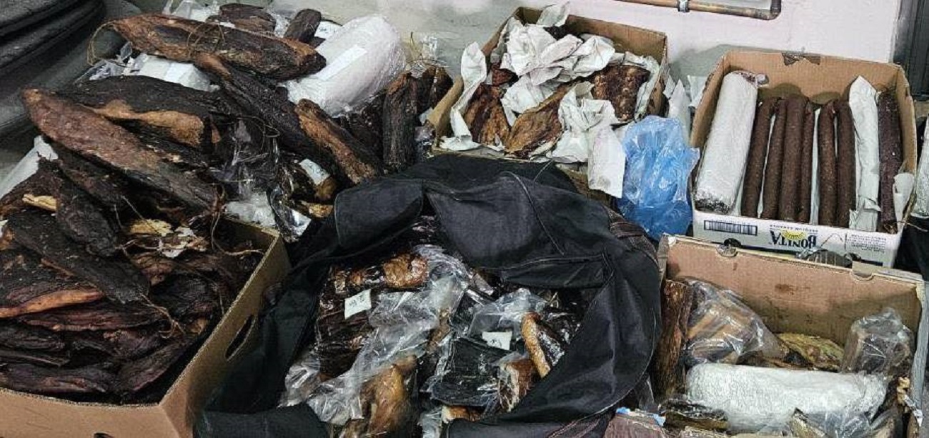 (FOTO)Carinike privukao miris pršute i ovčetine:Na Kelebiji zaplenjeno 200 kilograma suvog mesa