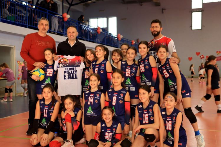 Festival odbojke u Kragujevcu okupio 300 devojčica iz tri grada