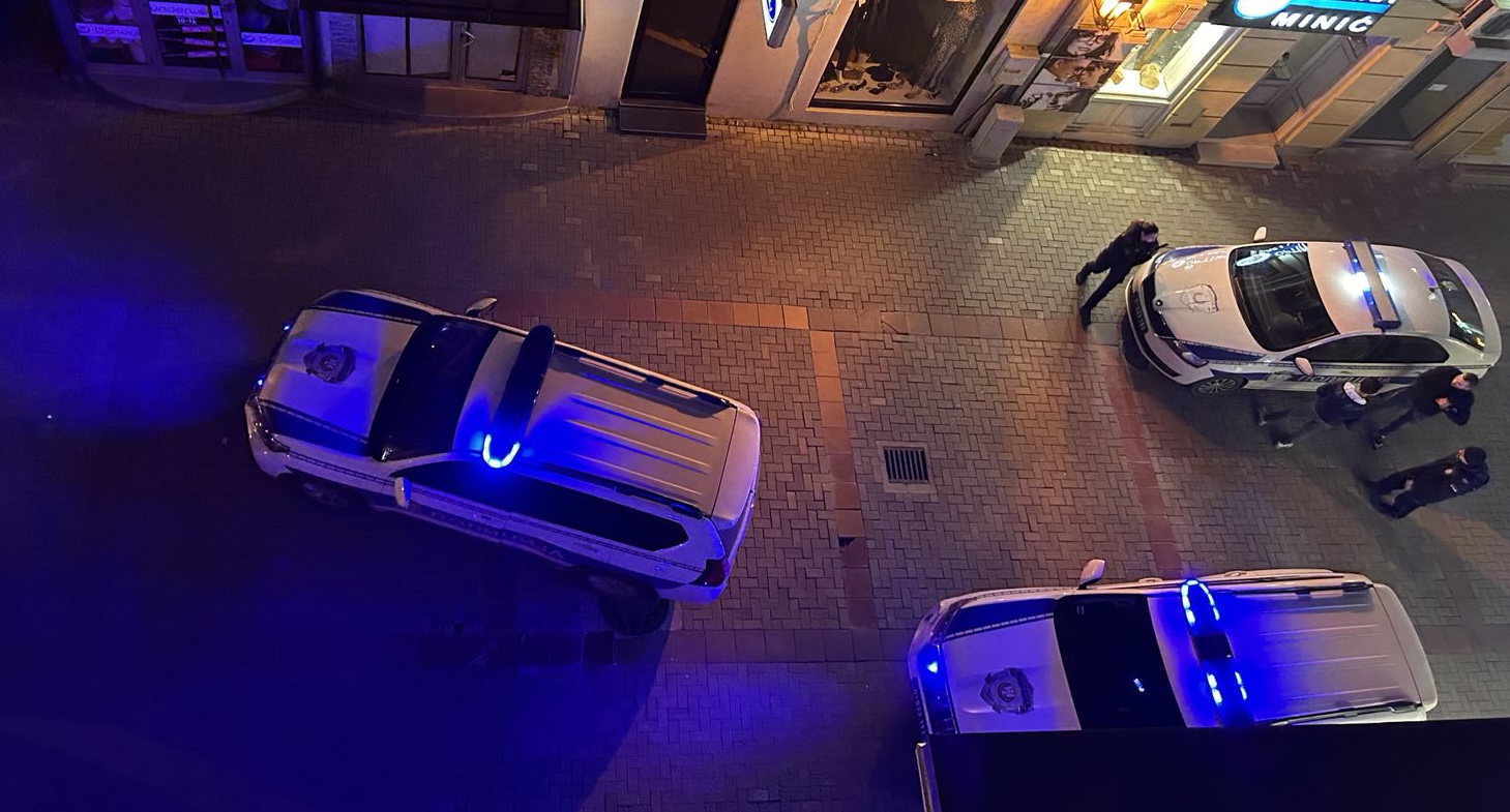 ŠOKANTNO: U Kragujevcu PRETUČENE DVE DEVOJKE. Nasilnik zadao UDARCE PESNICOM.
