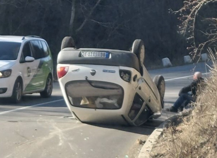 AUTOMOBIL SE PREVRNUO NA KROV Saobraćajna nesreća u Donjoj Sabanti