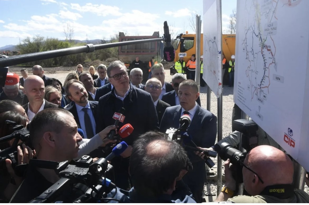 Vučić: Moramo oko Majnd parka da napravimo prugu, da spojimo Kragujevac sa Kraljevom i Čačkom