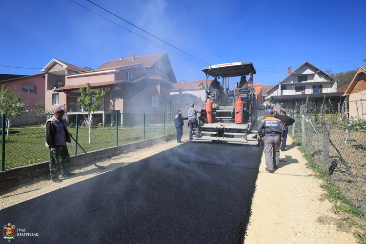 Asfaltirana Korabska ulica u MZ Grošnica