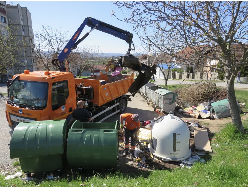 Uklonjena divlja deponija u Atinskoj ulici