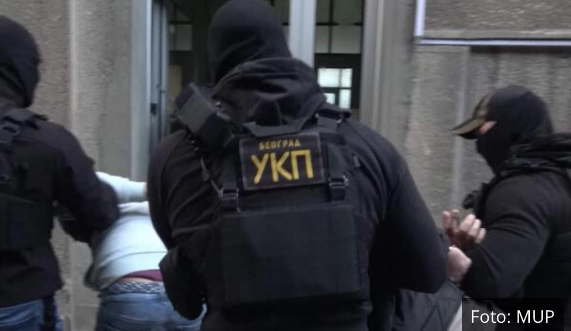 AKCIJA POLICIJE U BEOGRADU! Specijalci UKP upali u objekat na Čukarici, pohapsili „šverc“ klan – zaplenjen VREDAN TOVAR! (FOTO)