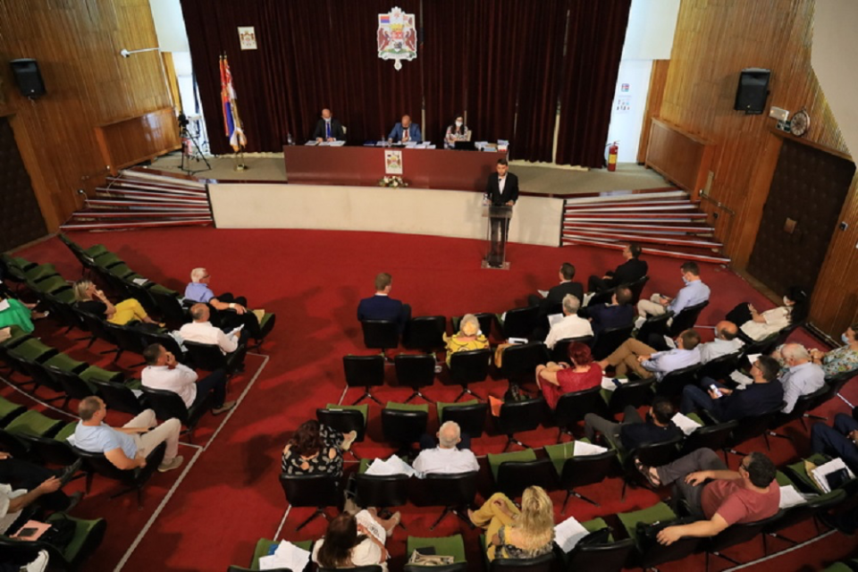 Počela sednica SG, opozicioni odbornici ćute za govornicom