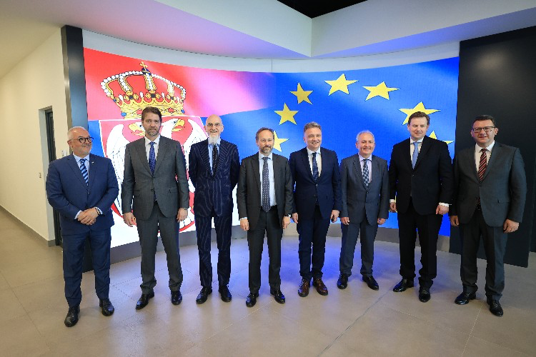 Želimo da budemo uz Srbiju na putu „digitalne tranzicije“