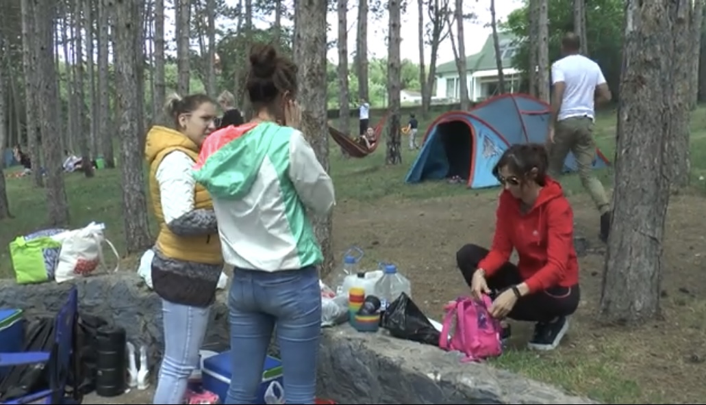 Na jezeru u Šumaricama i u Košutnjaku Kragujevčani obeležavaju 1. maj