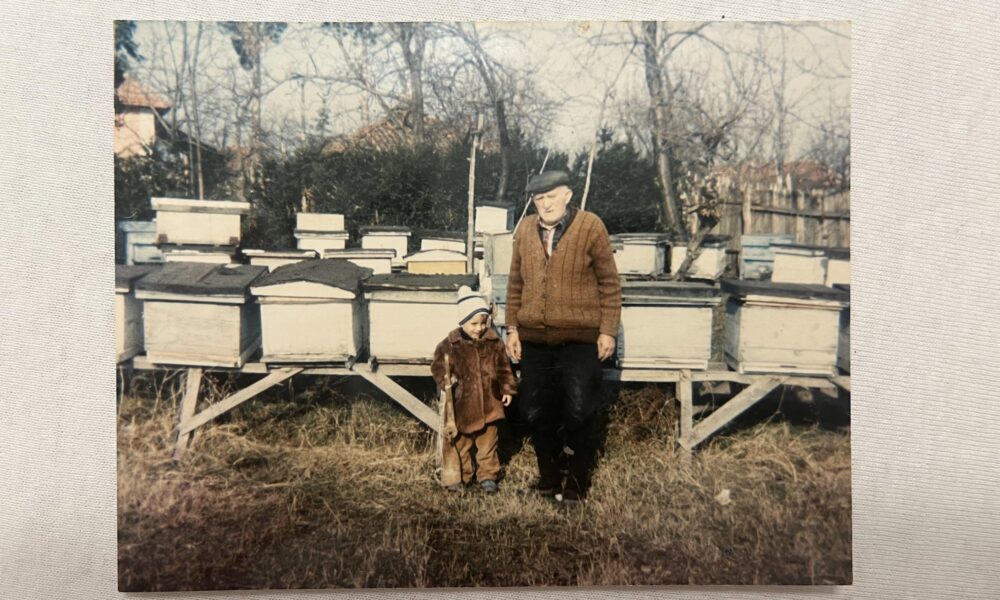 Pčelar iz Rače nakon skoro 100 god. pčelarenja od sada i online a za naše čitaoce imaju poseban poklon