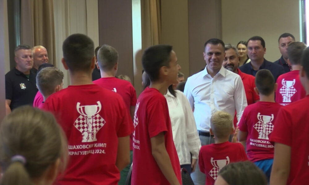 Ministar Milićević obišao Šahovski kamp u Kragujevcu