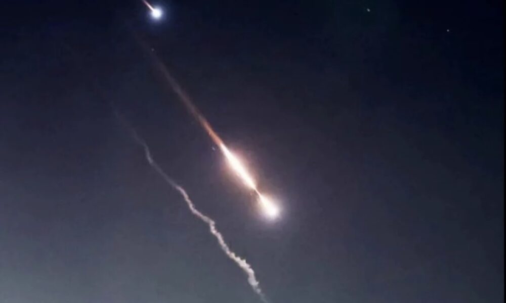 Užareni meteor na nebu iznad Srbije: Građani šalju dramatične snimke VIDEO