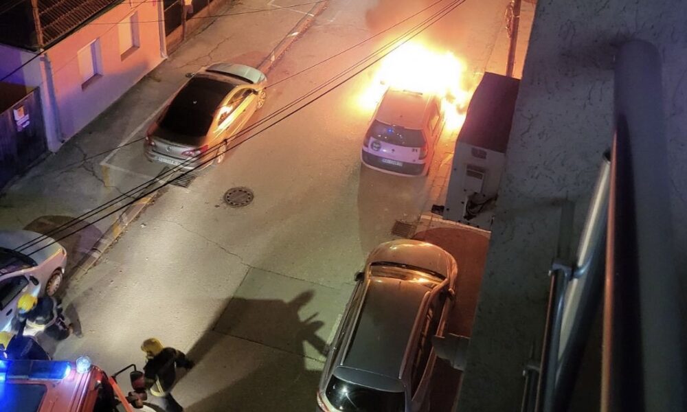 Požar na vozilu u ulici Đure Jakšića u Kragujevcu.