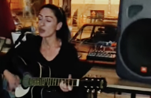 Olivera Marković osvaja publiku: Uživo nastupa u klubu “Naše mesto” u Kragujevcu!