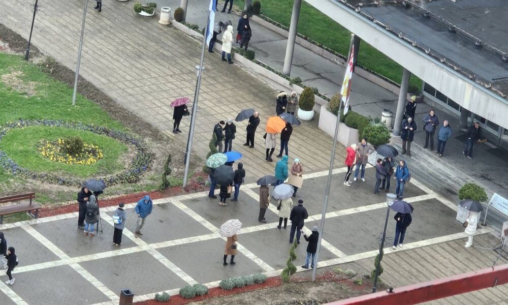 Protest opozicije u Kragujevcu: Loše vreme ili gubitak podrške?