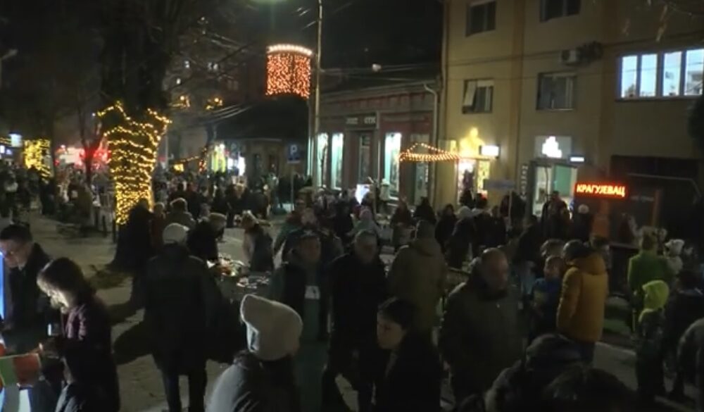 Kuvano vino, rakija, specijaliteti i rukotvorine u ulici humanosti