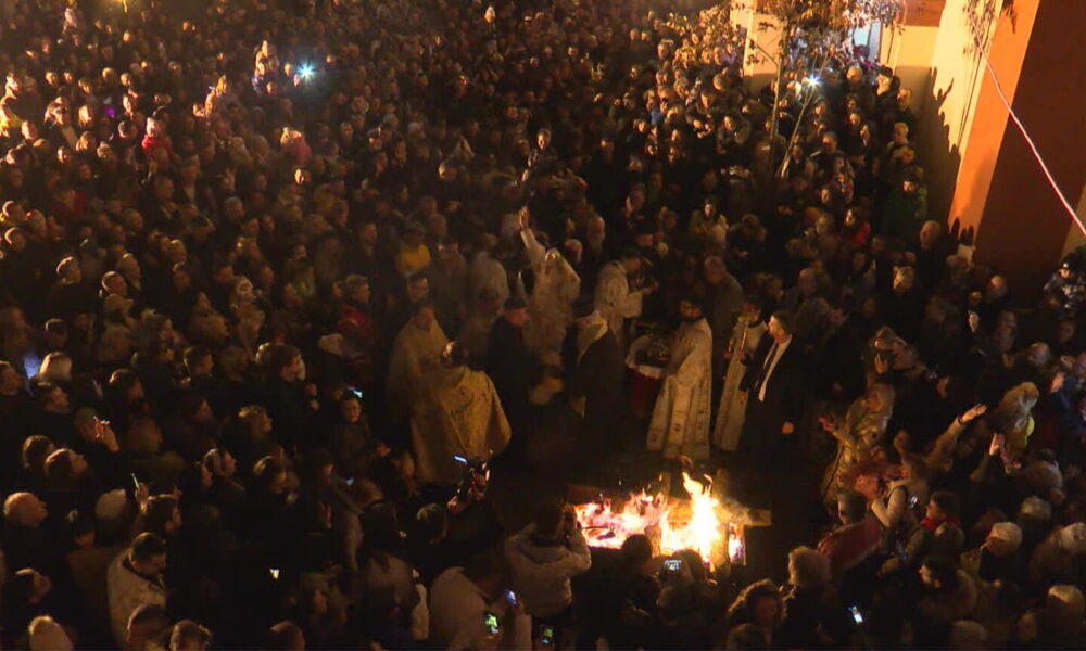 Zašto se večeras pali Badnjak ispred crkve? Ova tradicija ima posebno značenje
