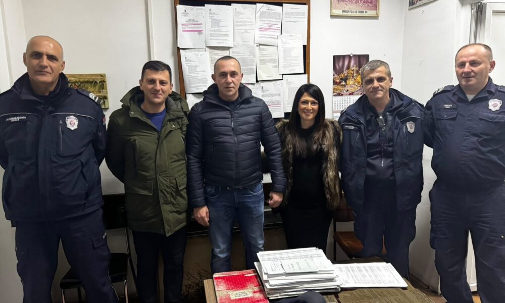 Predstavnici Opštine Topola posetili dežurne službe za praznike