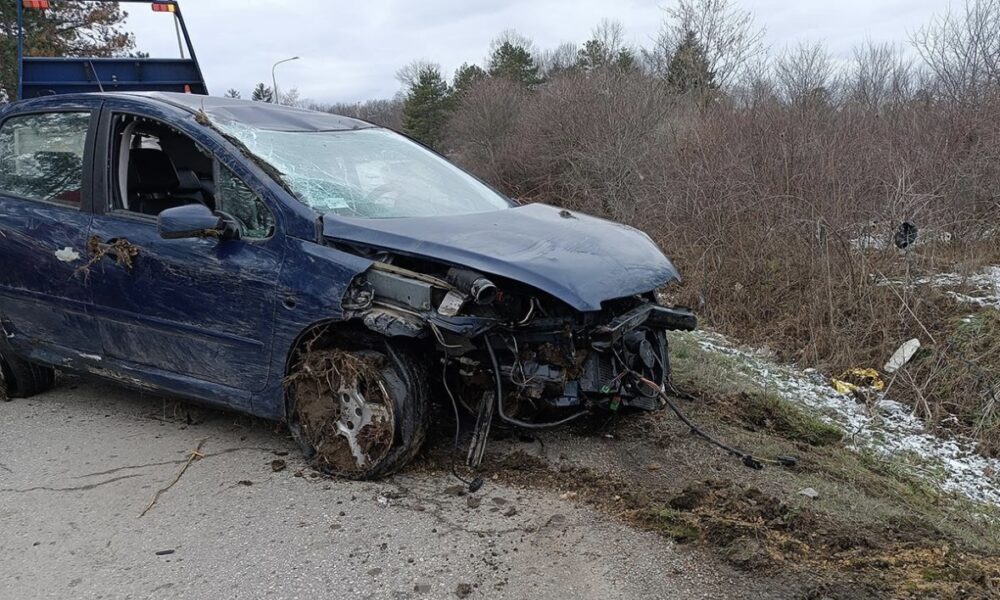 Tragedija u Šumaricama: Vozač izgubio život u saobraćajnoj nesreći